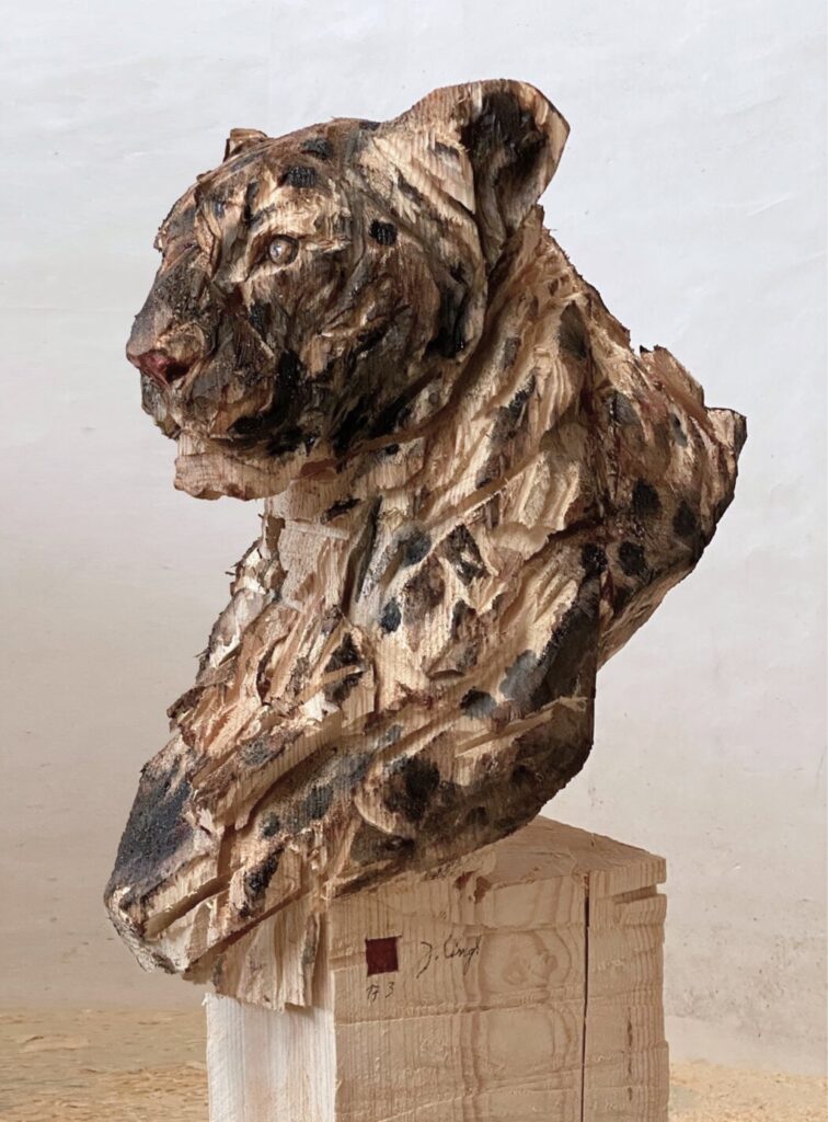 Jürgen Lingl buste of Panther wooden sculpture
