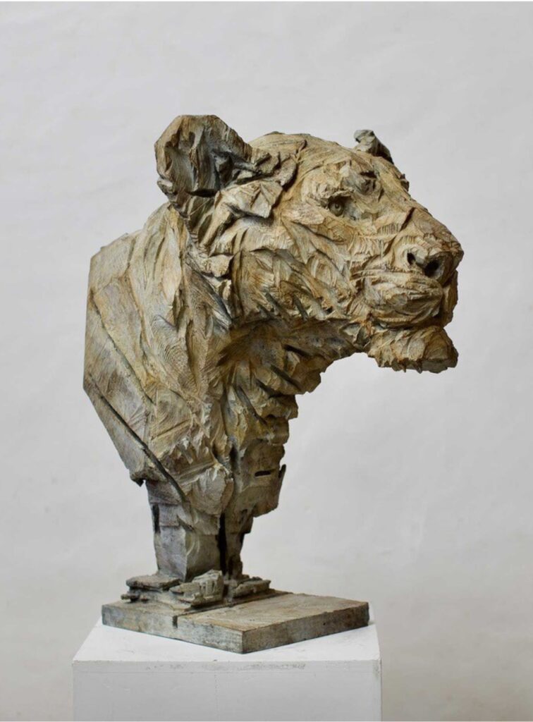 Jürgen Lingl bronze sculpture lioness