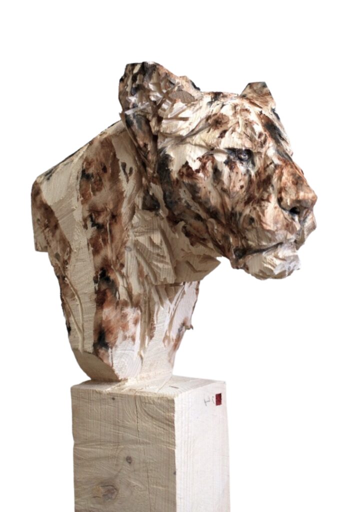 Jürgen Lingl Paul Janssen Galerie Saint-Tropez wooden sculpture chainsaw art lion lioness modern art contemporary art contemporain